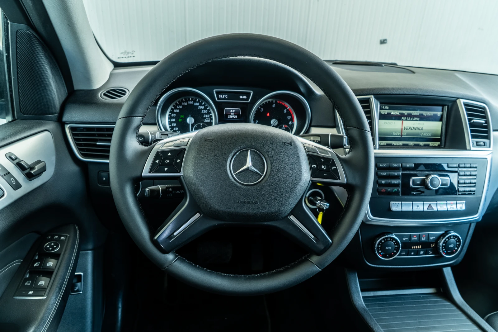 Mercedes-Benz ML 350 D = 2014 = AIRMATIC = PANO = ГАРАНЦИЯ = ЛИЗИНГ, снимка 8 - Автомобили и джипове - 55138095