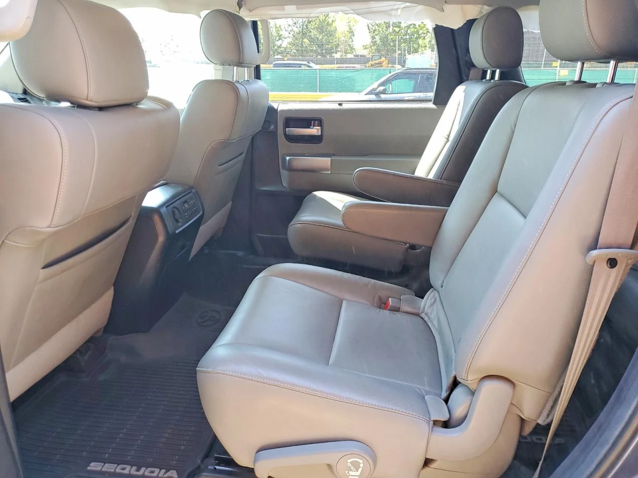 Toyota Sequoia 5.7l Limited, снимка 11 - Автомобили и джипове - 56042855
