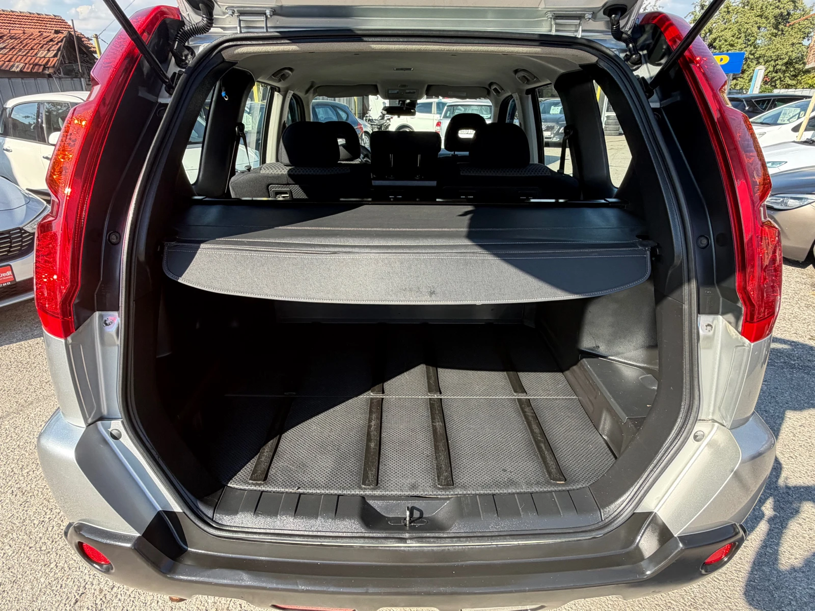 Nissan X-trail 2.0DCI-4x4-FACE LIFT-ПЕРФЕКТЕН-ЛИЗИНГ, снимка 4 - Автомобили и джипове - 56131880
