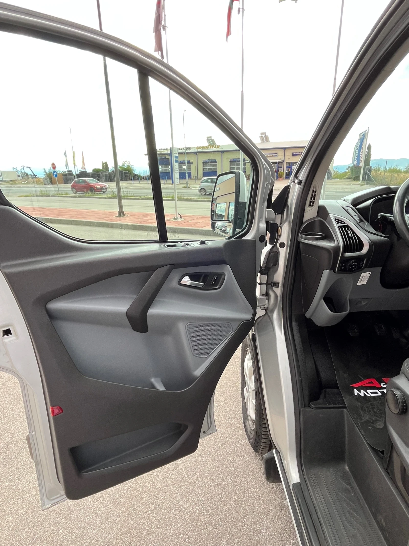Ford Transit Custom 2.2-155к.с.;9-МЕСТА;ДЪЛГА БАЗА;КЛИМА;NAVI;ТЕМПОМАТ - изображение 6