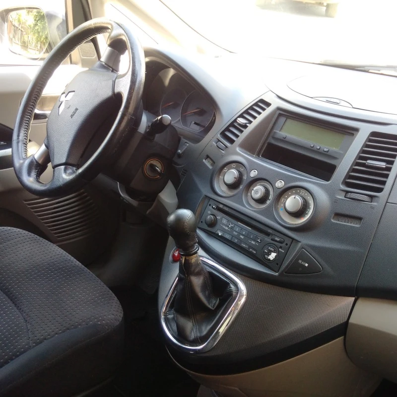 Mitsubishi Grandis, снимка 8 - Автомобили и джипове - 48317735