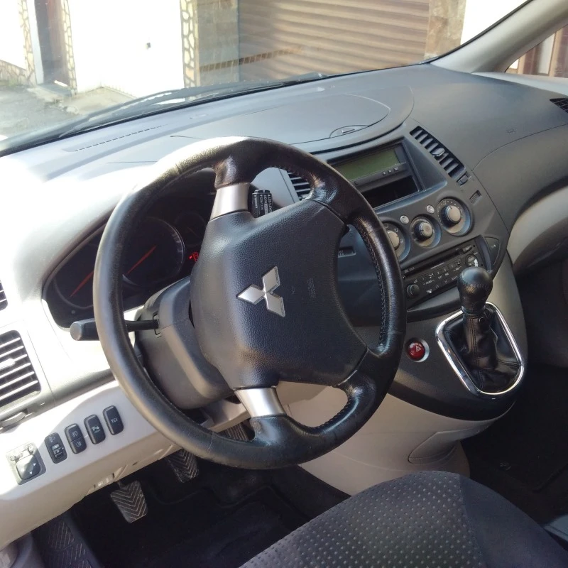 Mitsubishi Grandis, снимка 9 - Автомобили и джипове - 48317735