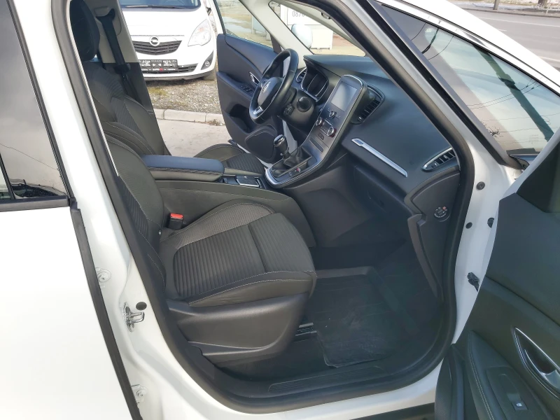 Renault Scenic sport, снимка 17 - Автомобили и джипове - 48716651