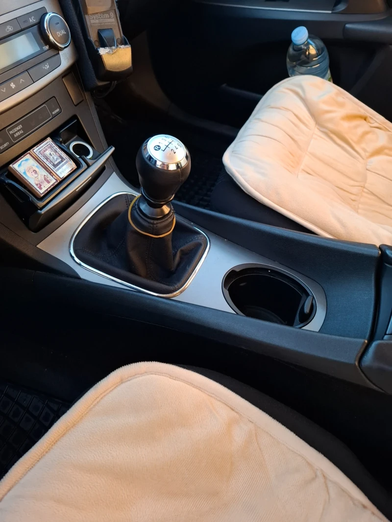 Toyota Avensis T27, снимка 8 - Автомобили и джипове - 52778504