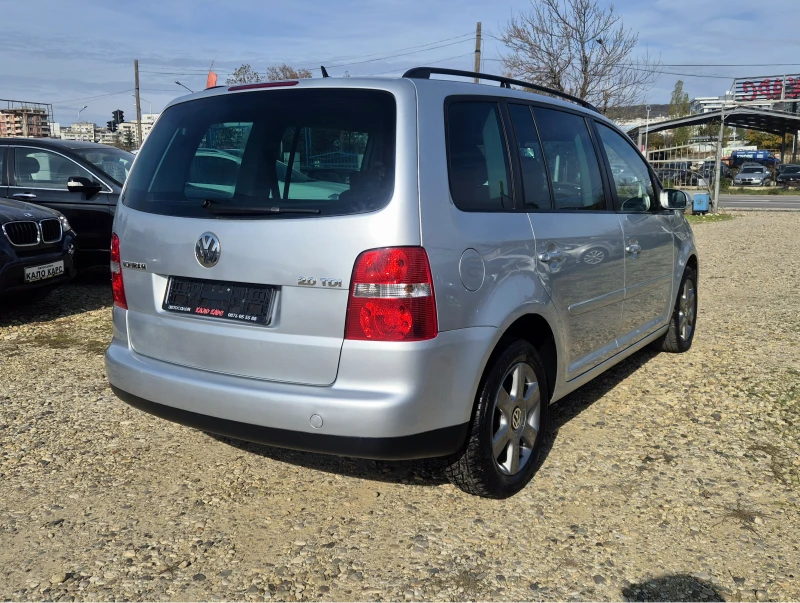 VW Touran АВТОМАТИК / СЕДЕМ МЕСТА, снимка 4 - Автомобили и джипове - 52308532