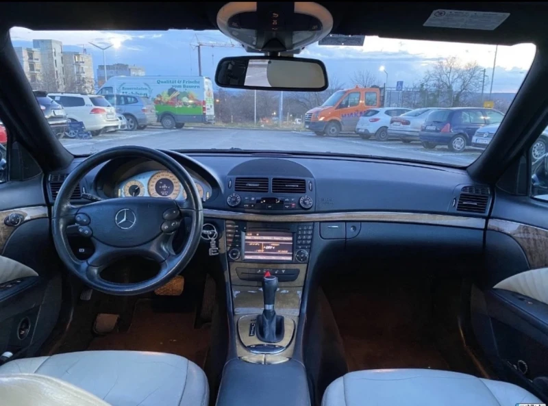 Mercedes-Benz E 320 4matic , снимка 4 - Автомобили и джипове - 53361430