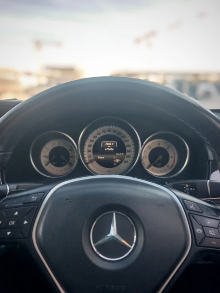 Mercedes-Benz E 220, снимка 7 - Автомобили и джипове - 56656175