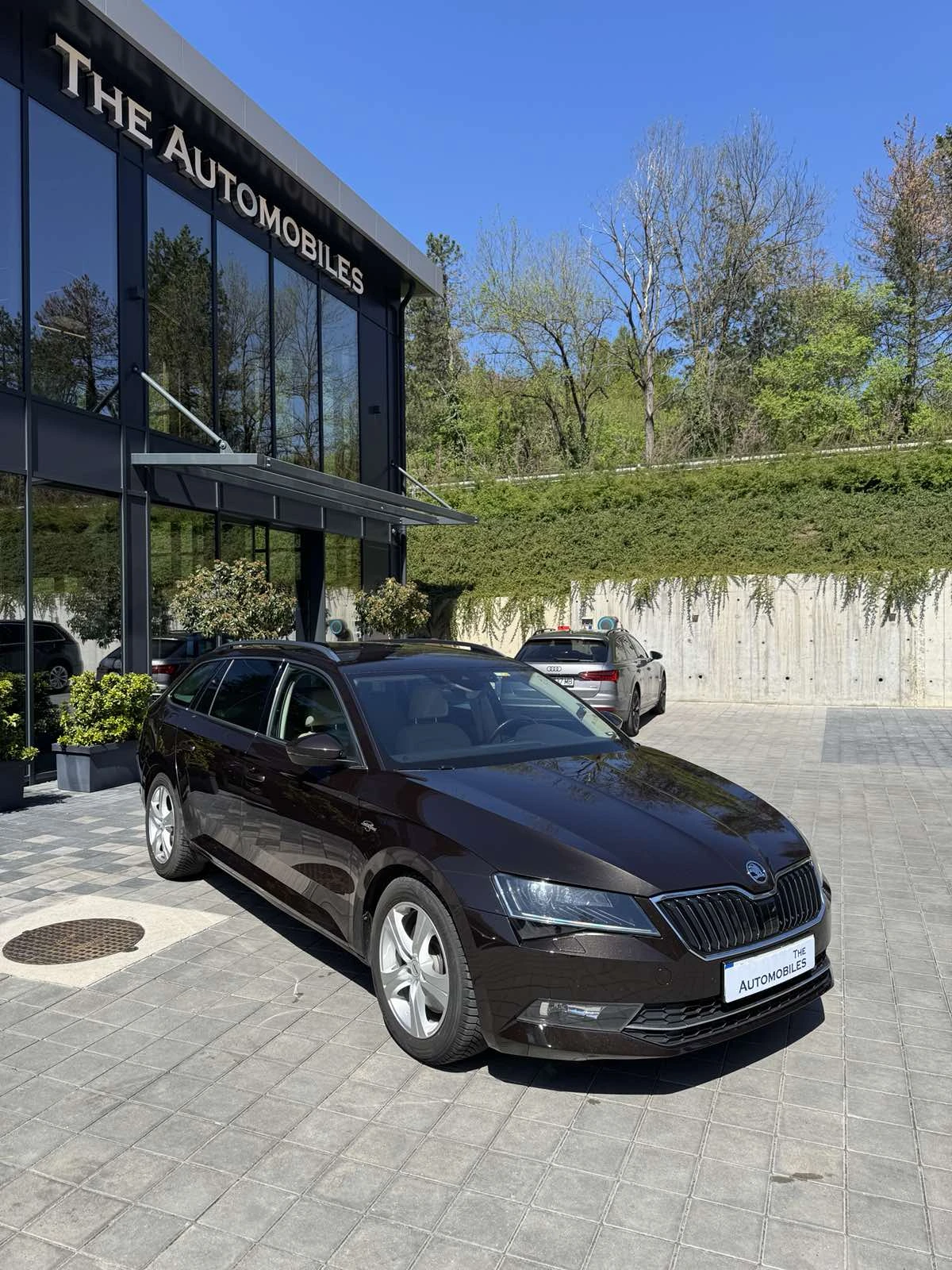 Skoda Superb 2.0 TSI L&K - изображение 2