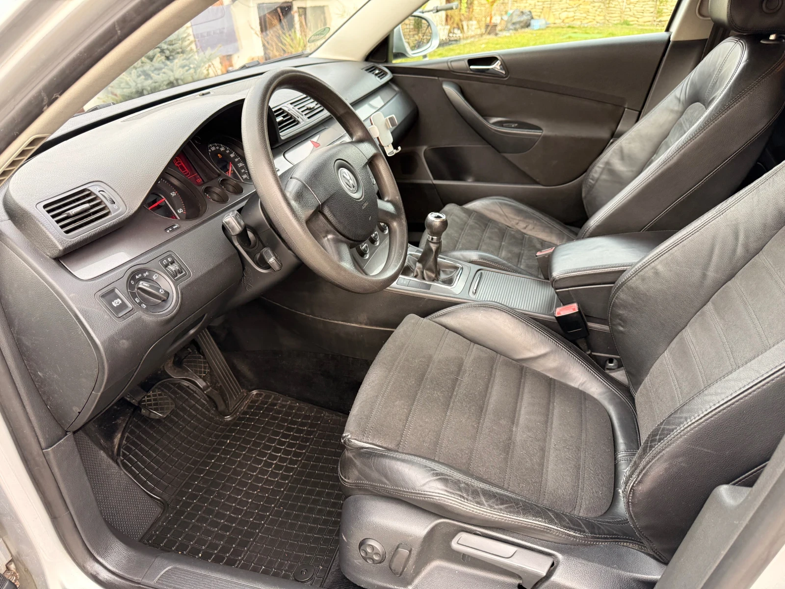 VW Passat СЕДАН 1.9 TDI 105 HP КОЖА НАВИ , снимка 7 - Автомобили и джипове - 54182801