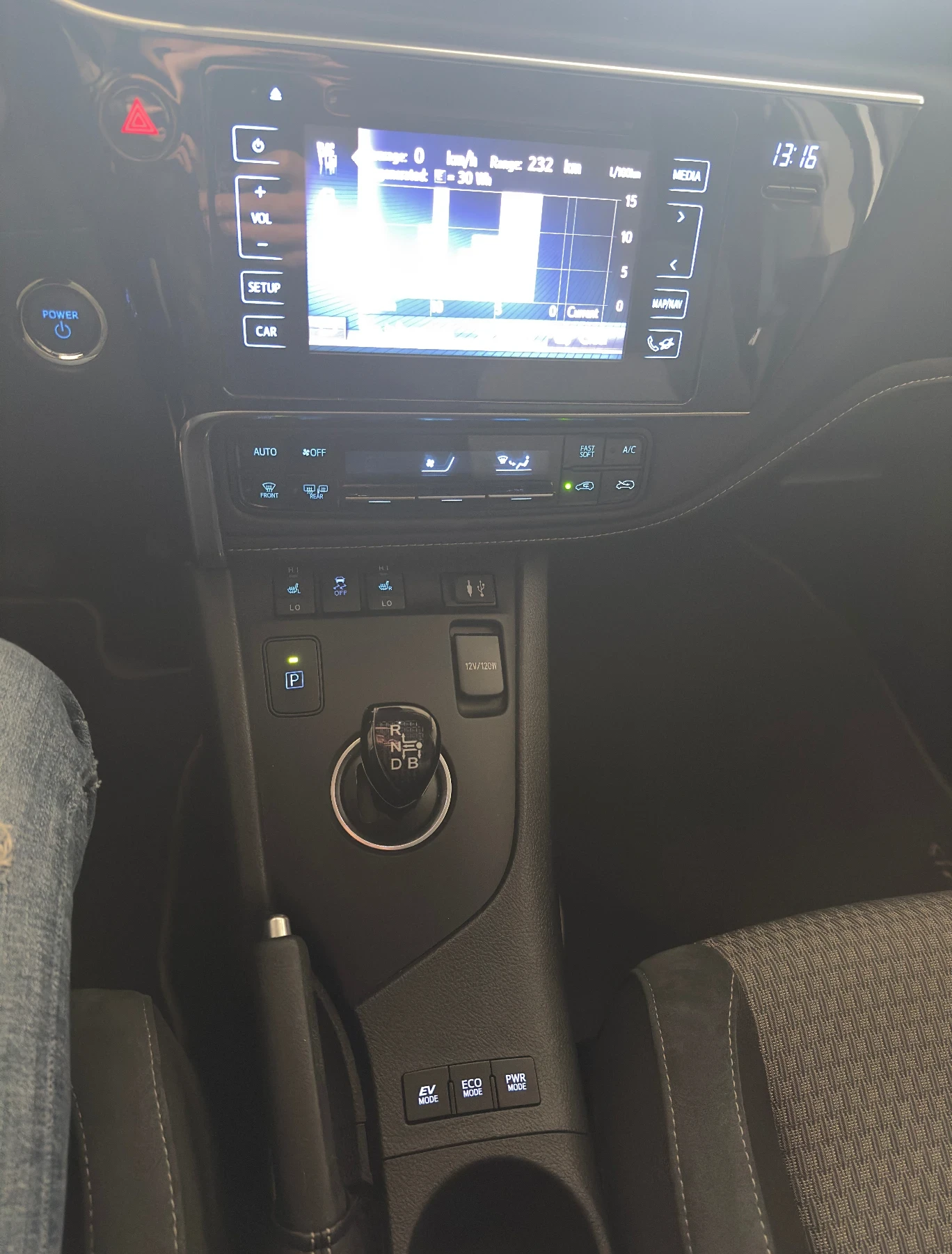 Toyota Auris 1.8 hybrid , снимка 10 - Автомобили и джипове - 53892799