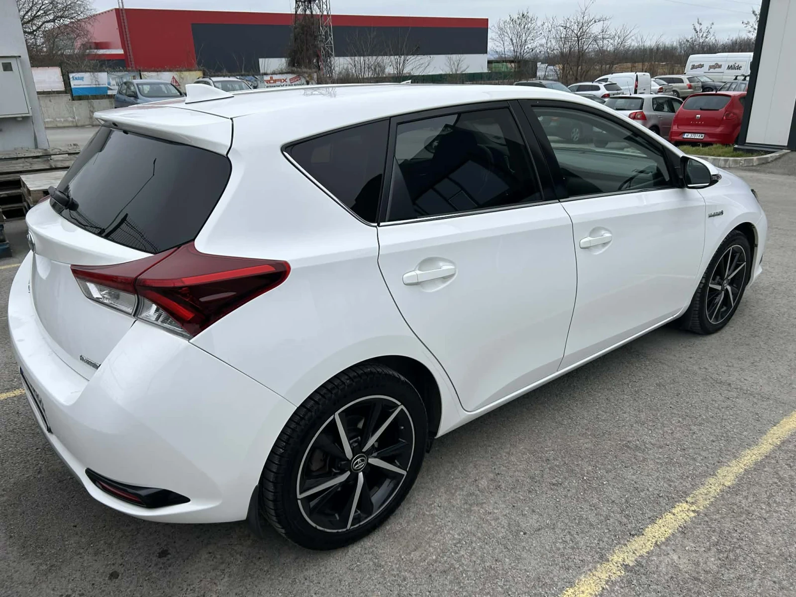 Toyota Auris 1.8 hybrid , снимка 4 - Автомобили и джипове - 53892799