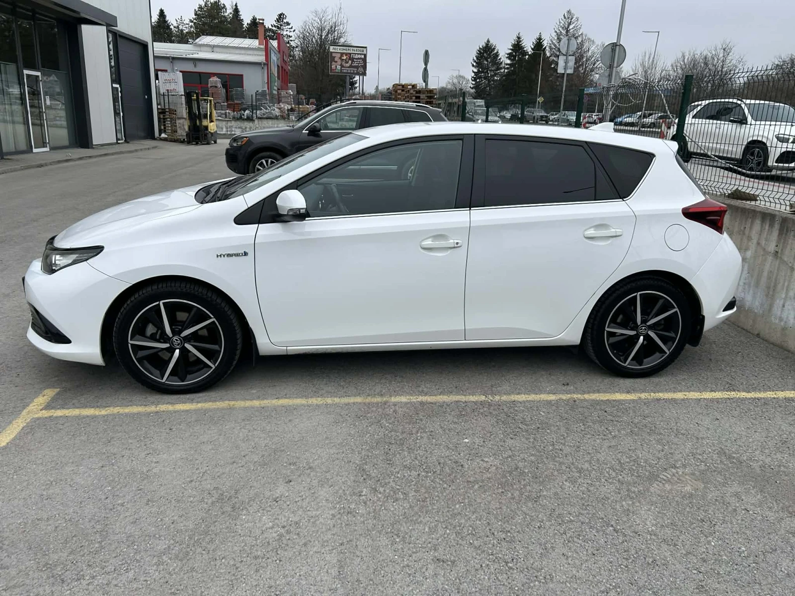 Toyota Auris 1.8 hybrid , снимка 6 - Автомобили и джипове - 53892799