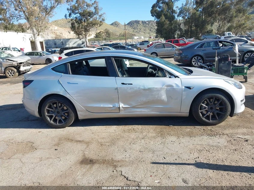 Tesla Model 3 Long Range RWD * Крайна цена до БГ* , снимка 13 - Автомобили и джипове - 54241224