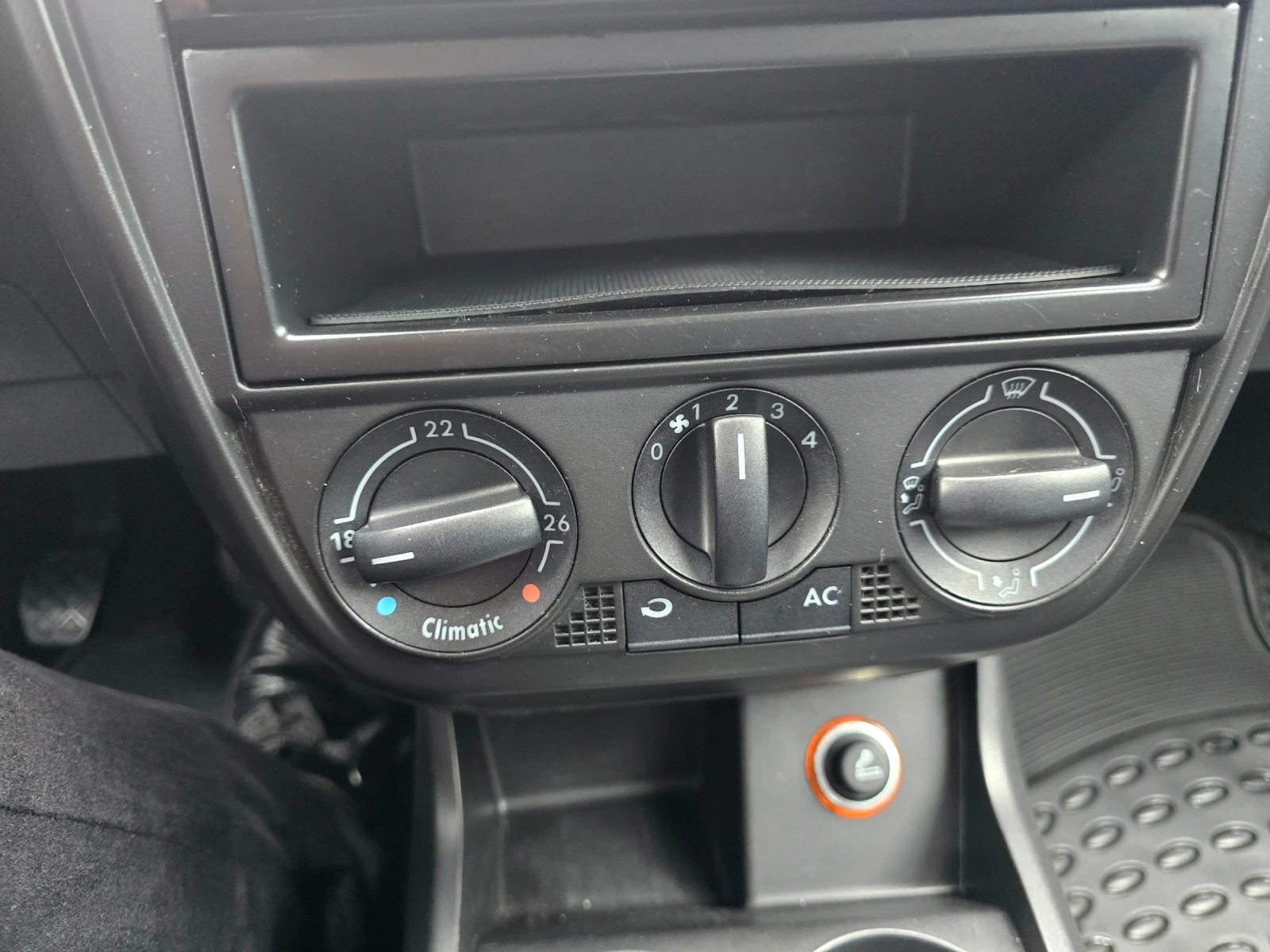 VW Fox FOX, снимка 14 - Автомобили и джипове - 54566688