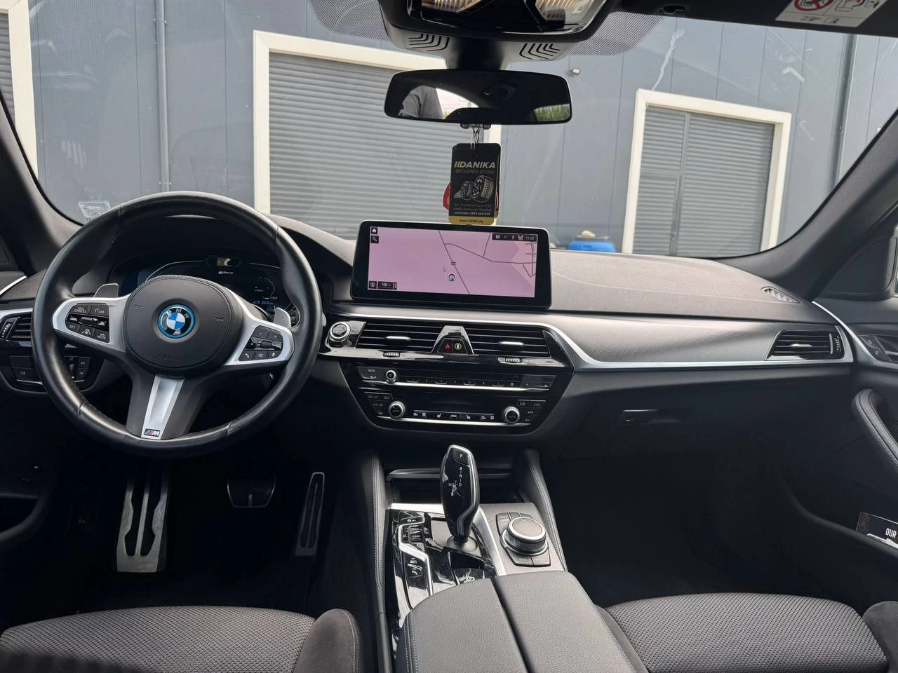 BMW 530E * M-PACK * ACC * BMW LASER * ПОДГРЕВ * HUD, снимка 13 - Автомобили и джипове - 55058302
