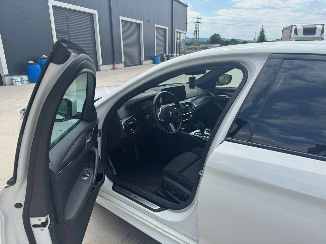 BMW 530E * M-PACK * ACC * BMW LASER * ПОДГРЕВ * HUD, снимка 10 - Автомобили и джипове - 55058302
