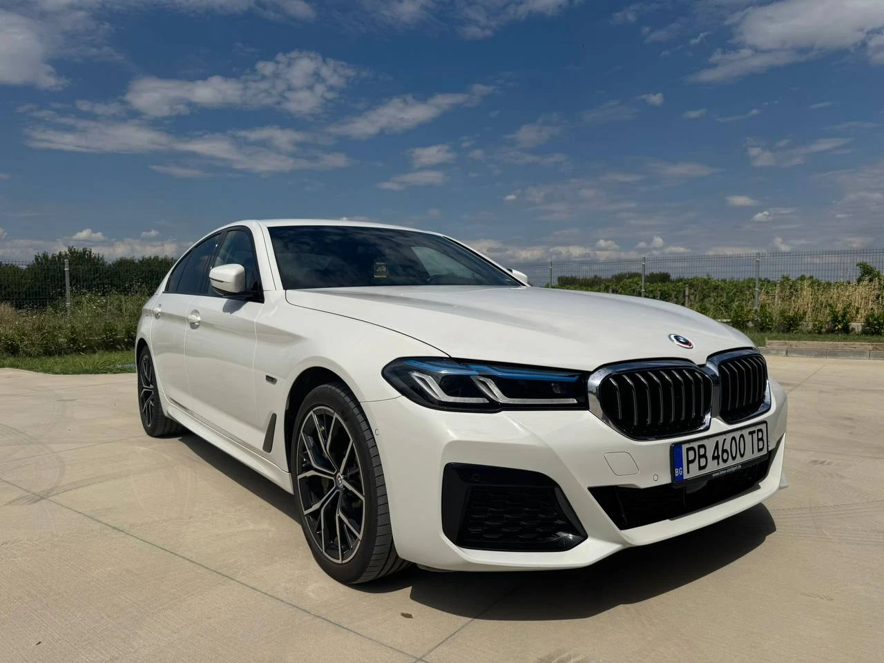 BMW 530E * M-PACK * ACC * BMW LASER * ПОДГРЕВ * HUD, снимка 1 - Автомобили и джипове - 55058302