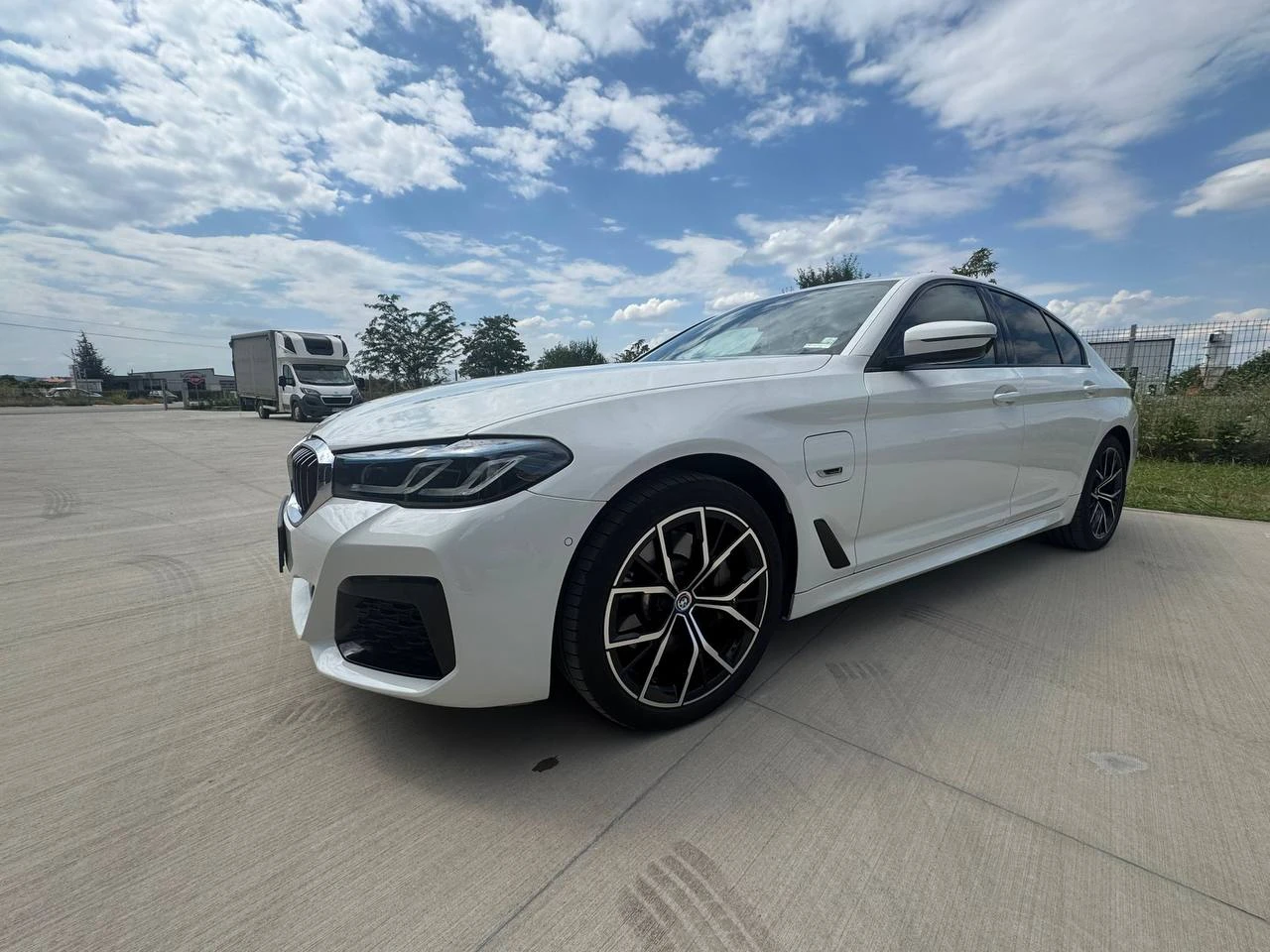 BMW 530E * M-PACK * ACC * BMW LASER * ПОДГРЕВ * HUD, снимка 5 - Автомобили и джипове - 55058302