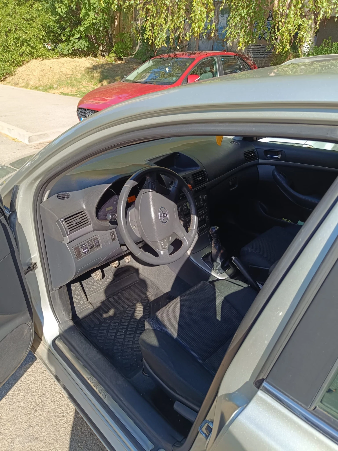 Toyota Avensis, снимка 11 - Автомобили и джипове - 55580009