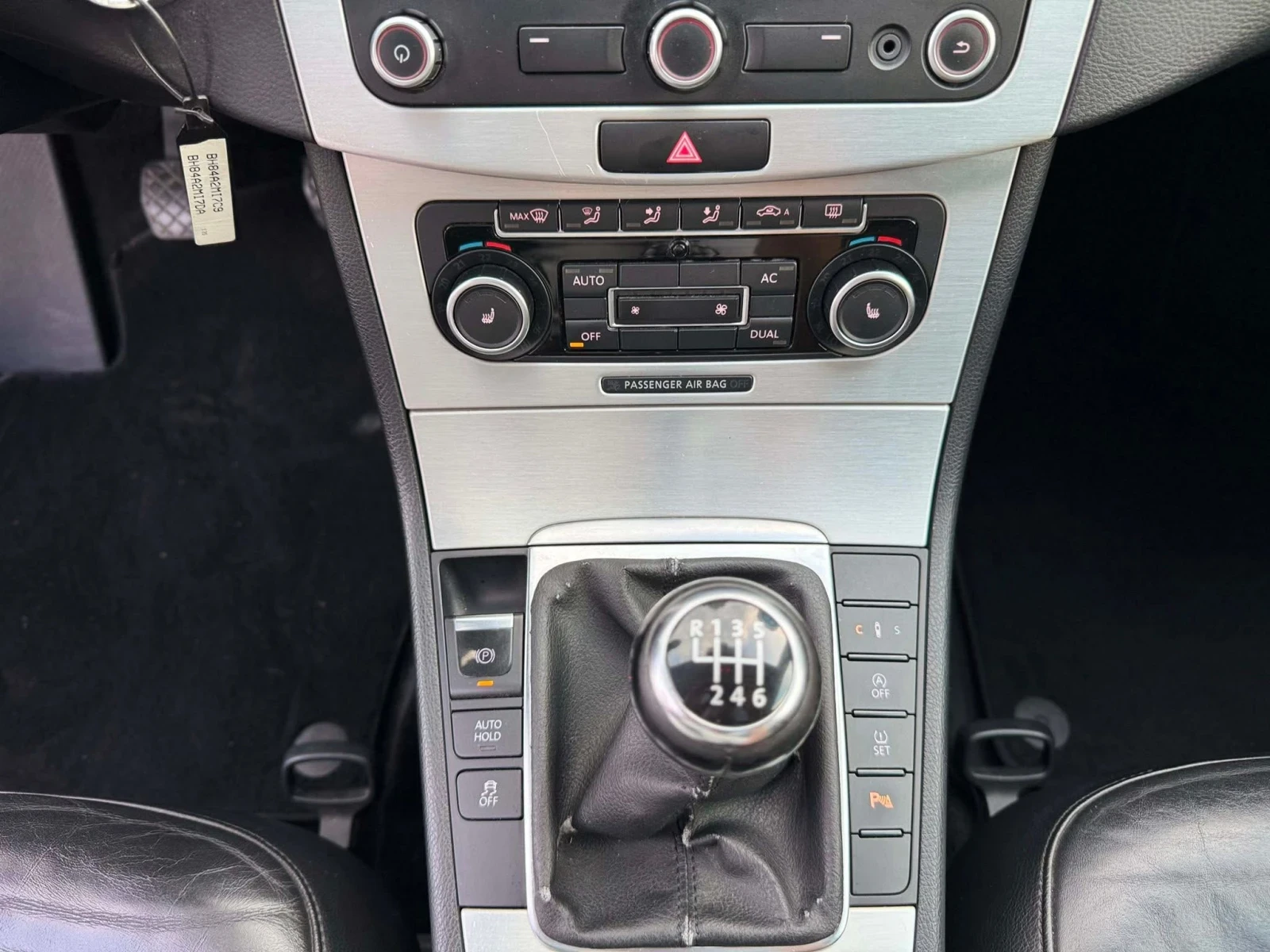 VW Passat 2.0TDI PANO , снимка 10 - Автомобили и джипове - 55793573
