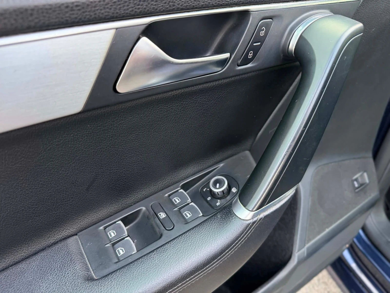 VW Passat 2.0TDI PANO , снимка 9 - Автомобили и джипове - 55793573