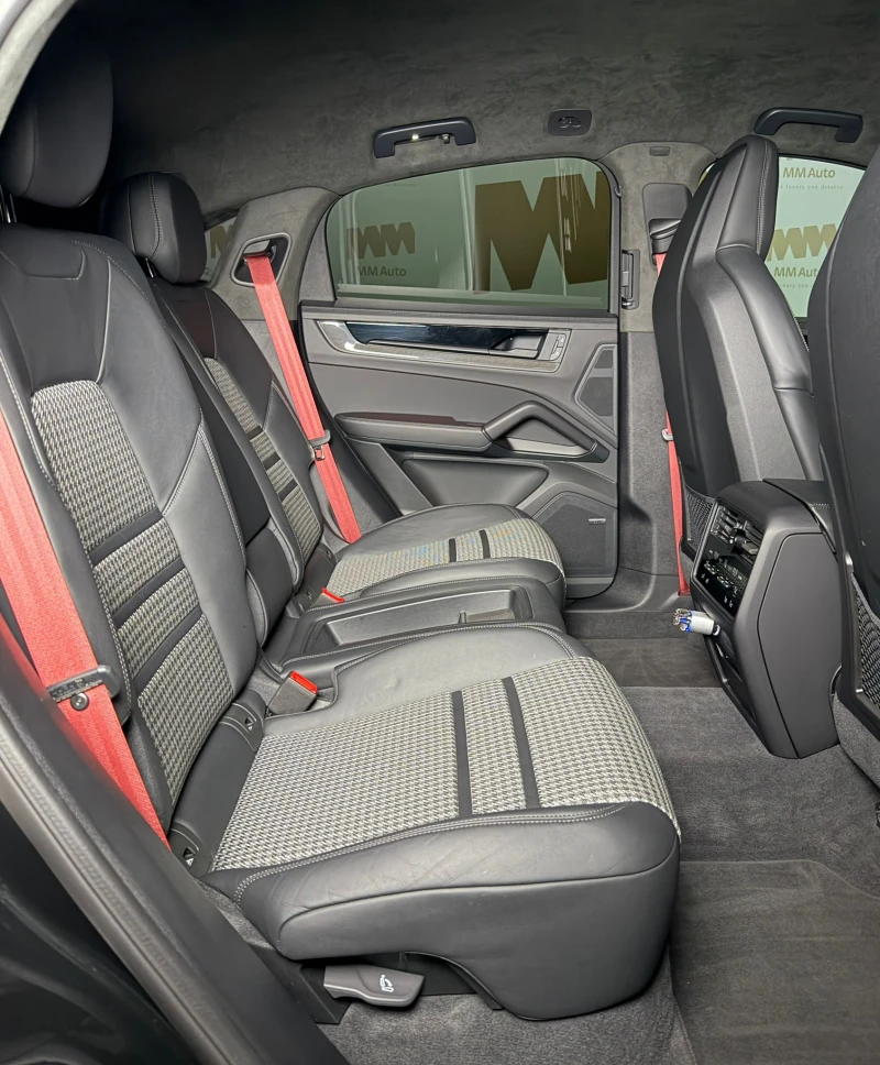 Porsche Cayenne GTS* Coupe* TurboGT Pack* Ceramic* Carbon* Display, снимка 11 - Автомобили и джипове - 52329812