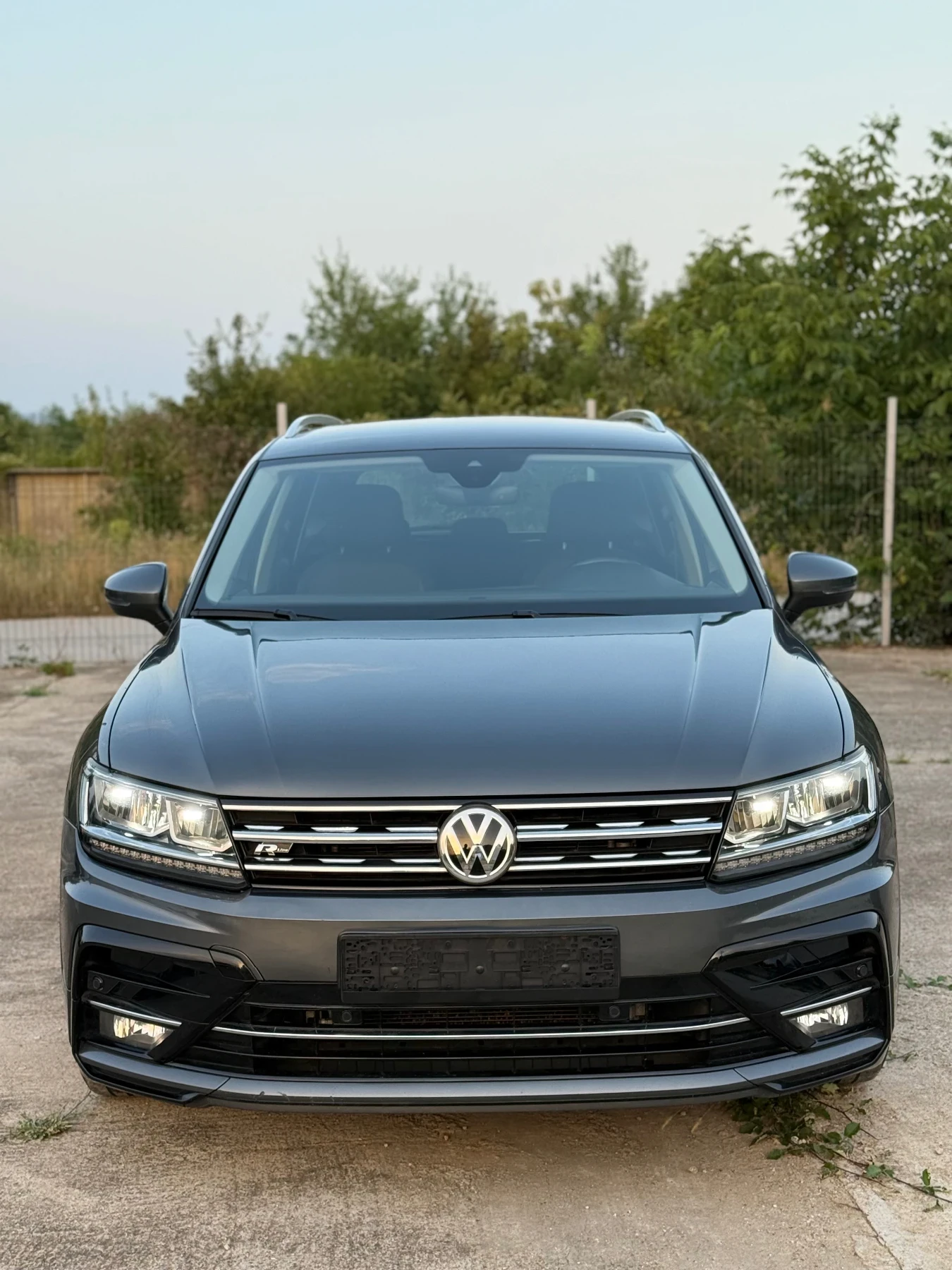 VW Tiguan R-Line 2.0TDI DSG ACC  - изображение 2