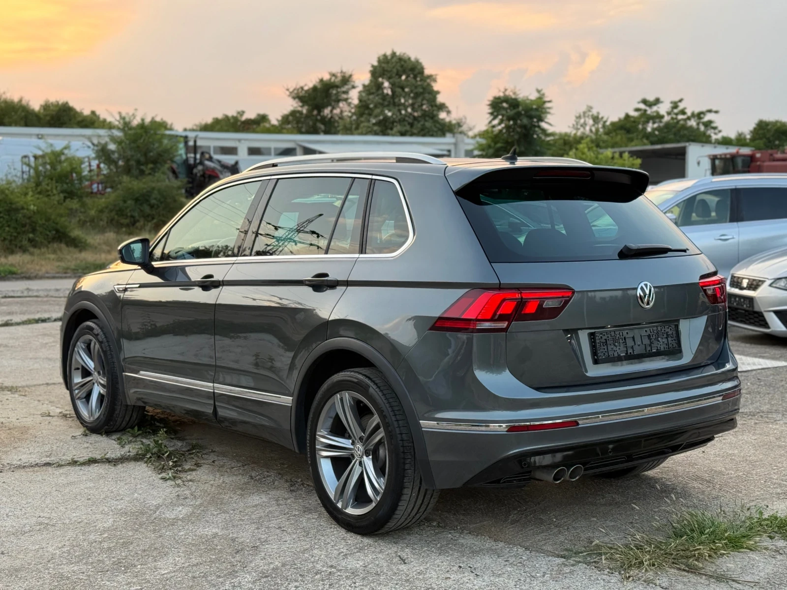 VW Tiguan R-Line 2.0TDI DSG ACC  - изображение 5