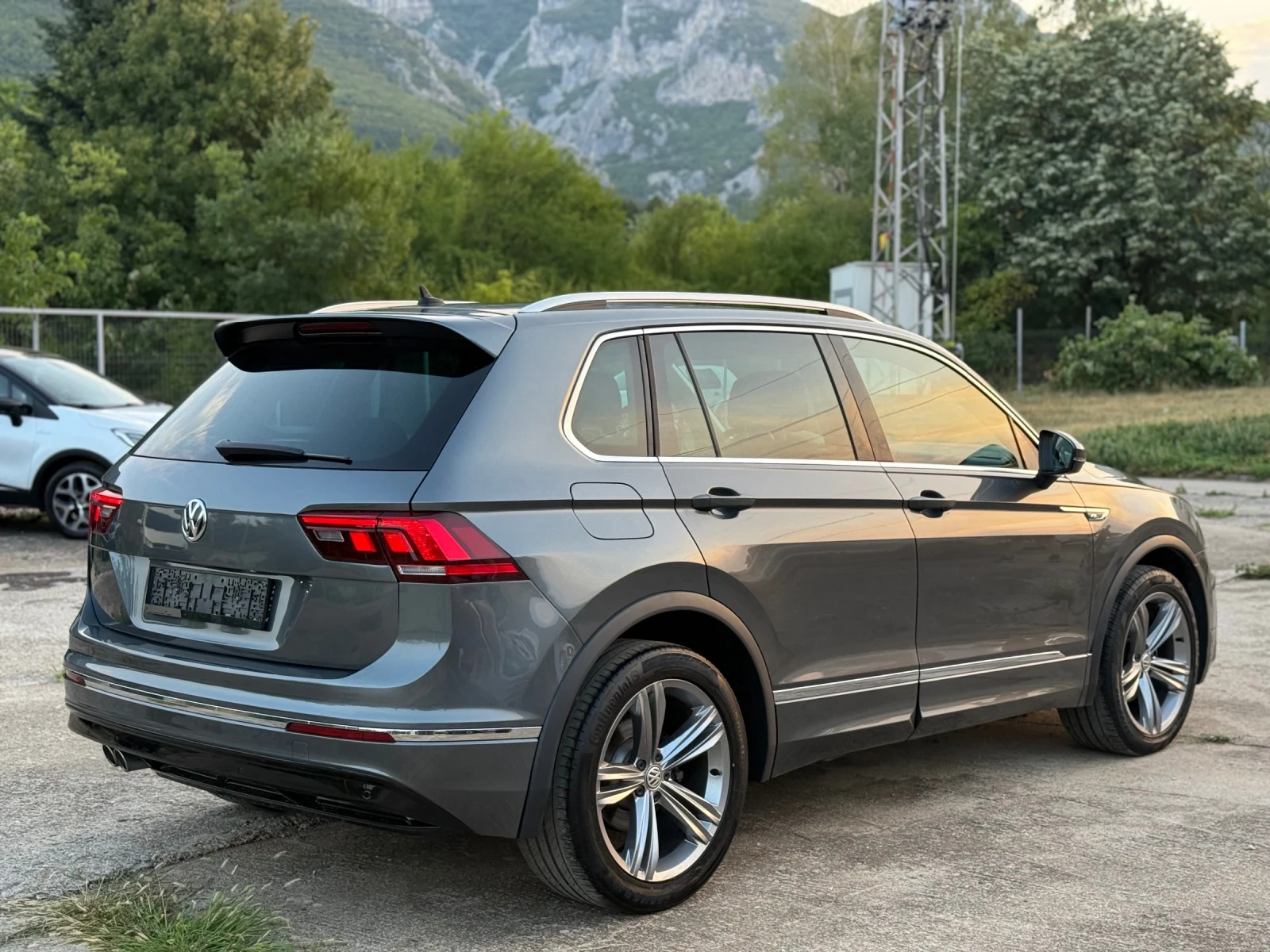 VW Tiguan R-Line 2.0TDI DSG ACC  - изображение 7