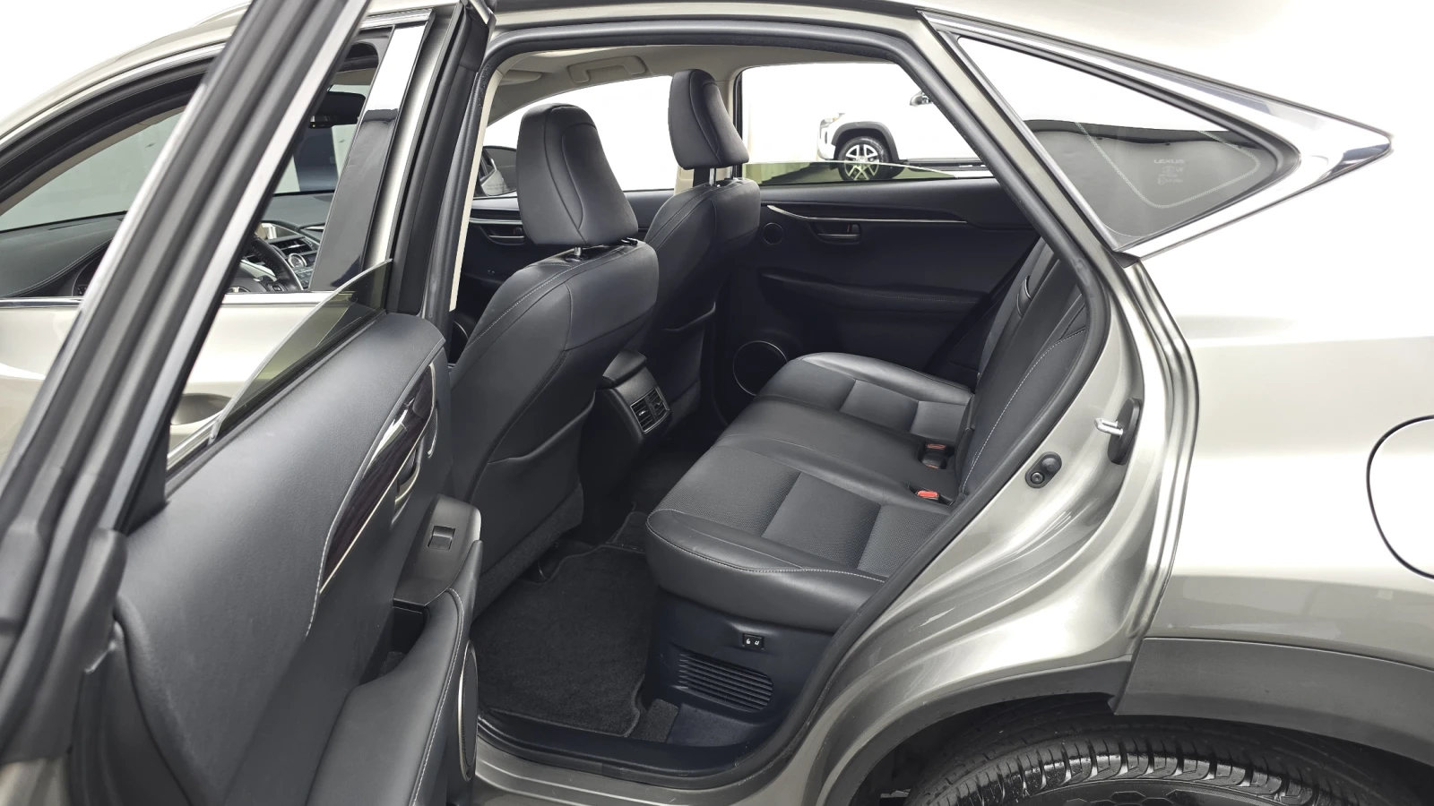 Lexus NX BLIND SPOT* ЕЛ. БАГАЖНИК* ЛЮК* КРАЙНА ЦЕНА, снимка 11 - Автомобили и джипове - 55496175