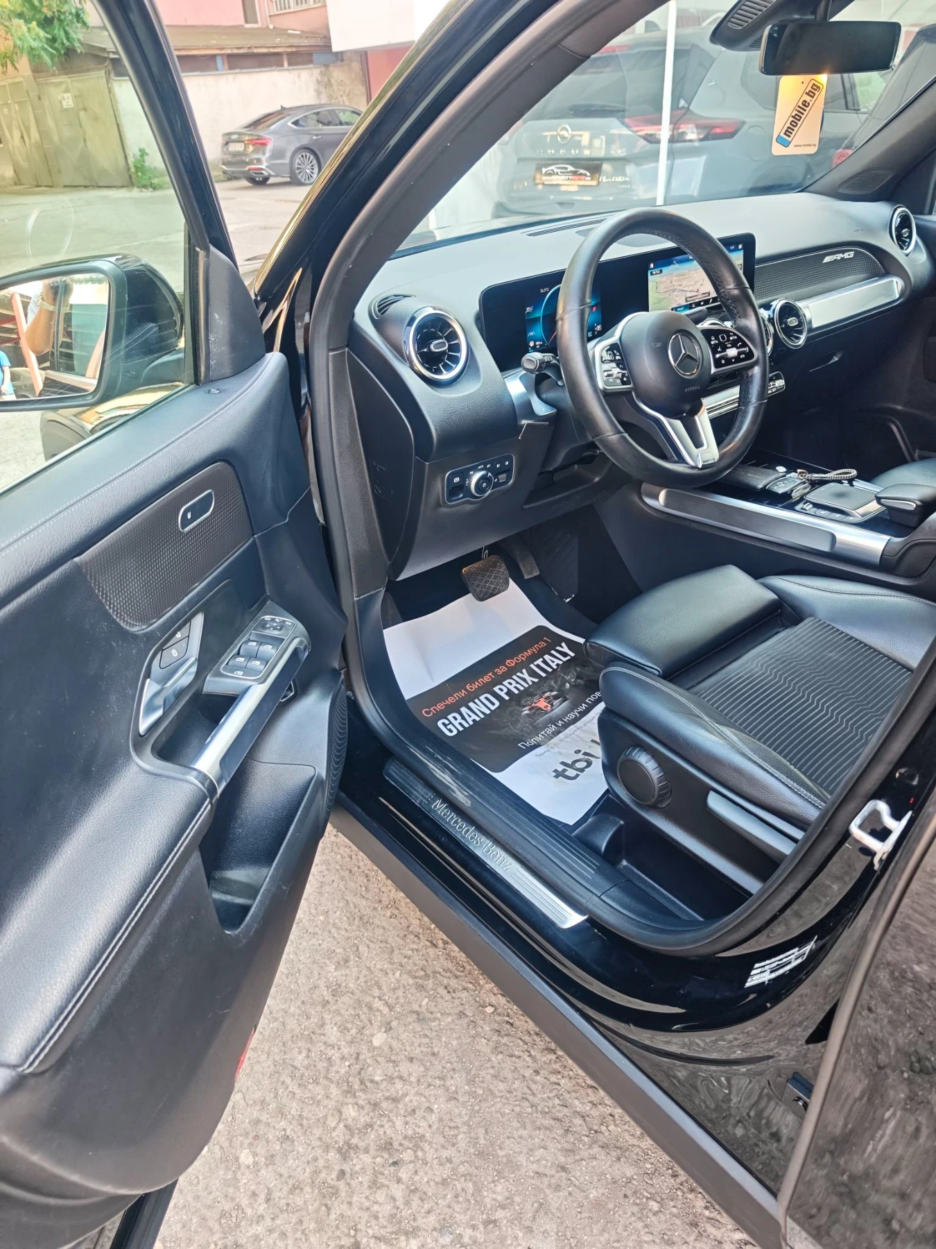 Mercedes-Benz GLB 220 4-MATIC, AMG, 7-места, ПОДГРЕВ, НАВИ, КАМЕР, ФУЛ! , снимка 11 - Автомобили и джипове - 55825861
