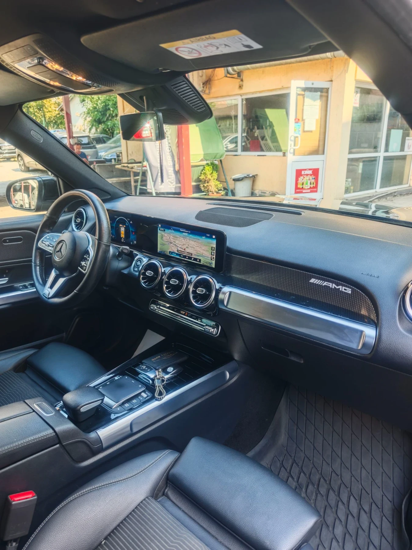 Mercedes-Benz GLB 220 4-MATIC, AMG, 7-места, ПОДГРЕВ, НАВИ, КАМЕР, ФУЛ! , снимка 9 - Автомобили и джипове - 55825861