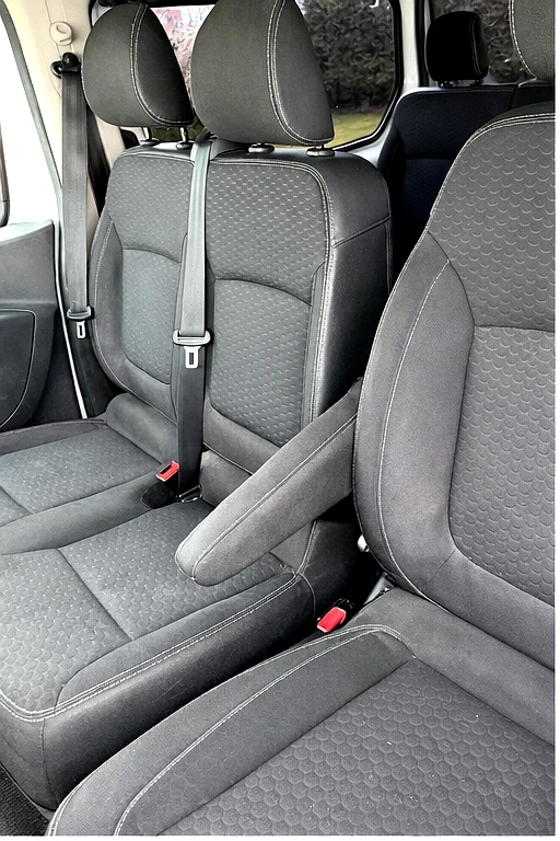 Opel Vivaro, снимка 8 - Бусове и автобуси - 54099300