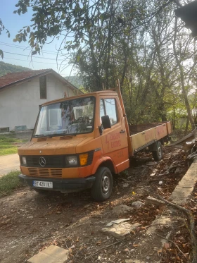     Mercedes-Benz 207