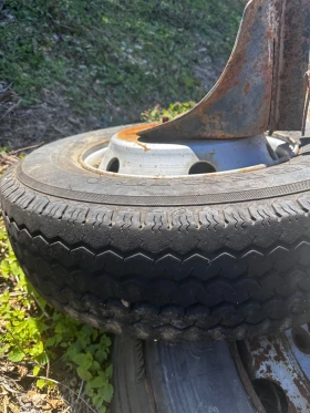 Гума джанта и стойка за резервна гума, снимка 1 - Части - 44911514