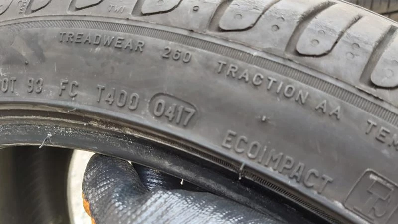 Гуми Летни 235/40R19, снимка 6 - Гуми и джанти - 29279089