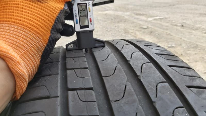 Гуми Летни 235/40R19, снимка 3 - Гуми и джанти - 29279089