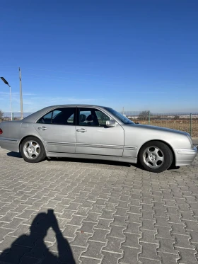 Mercedes-Benz E 200, снимка 11