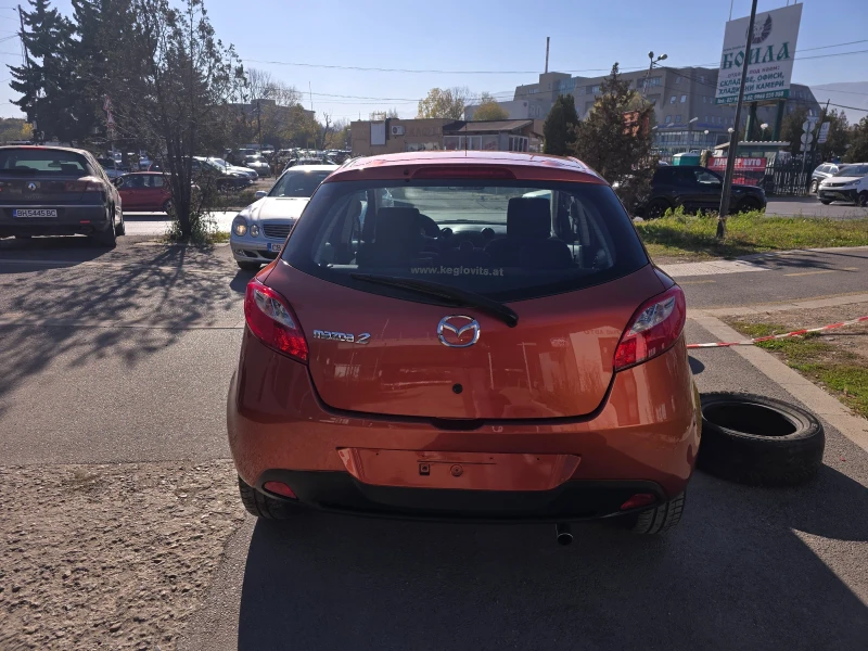 Mazda 2 1.3перфектна, снимка 5 - Автомобили и джипове - 47913309