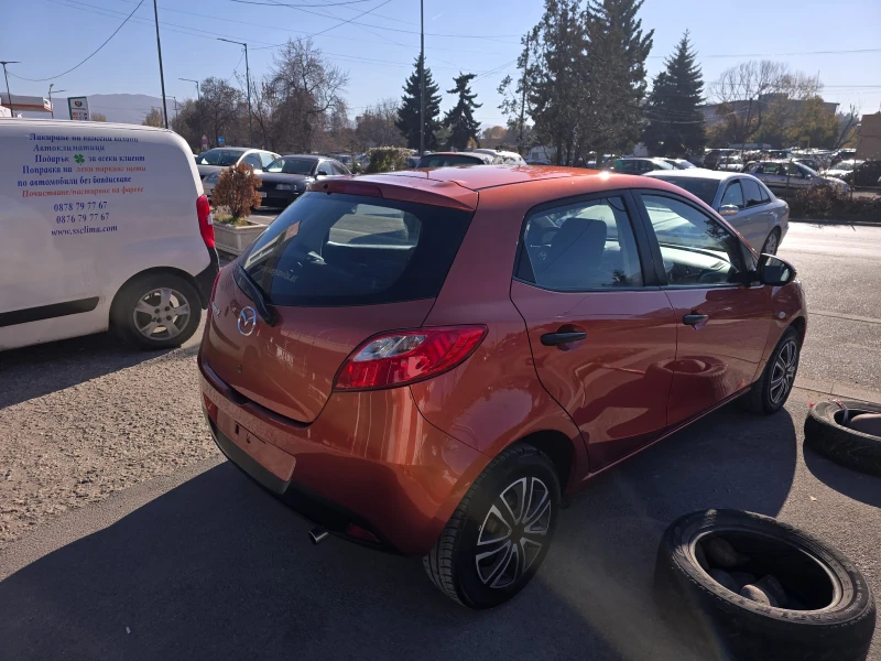 Mazda 2 1.3перфектна, снимка 4 - Автомобили и джипове - 47913309