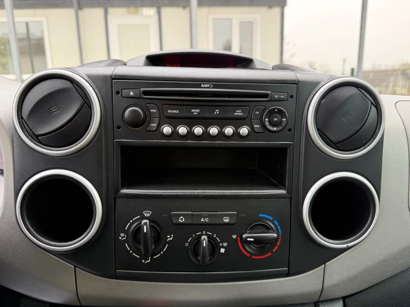 Peugeot Partner 1.6* 90кс* СТАРИЯТ МОТОР* ОТЛИЧЕН, снимка 12 - Автомобили и джипове - 52673436