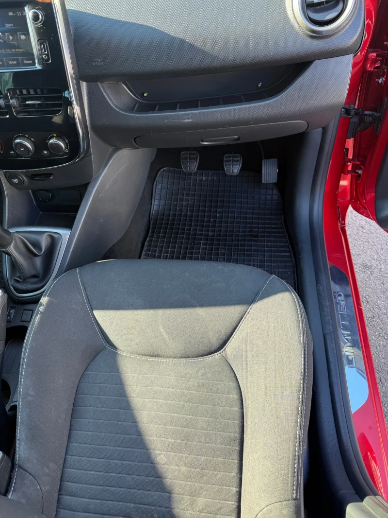 Renault Clio, снимка 15 - Автомобили и джипове - 53354277