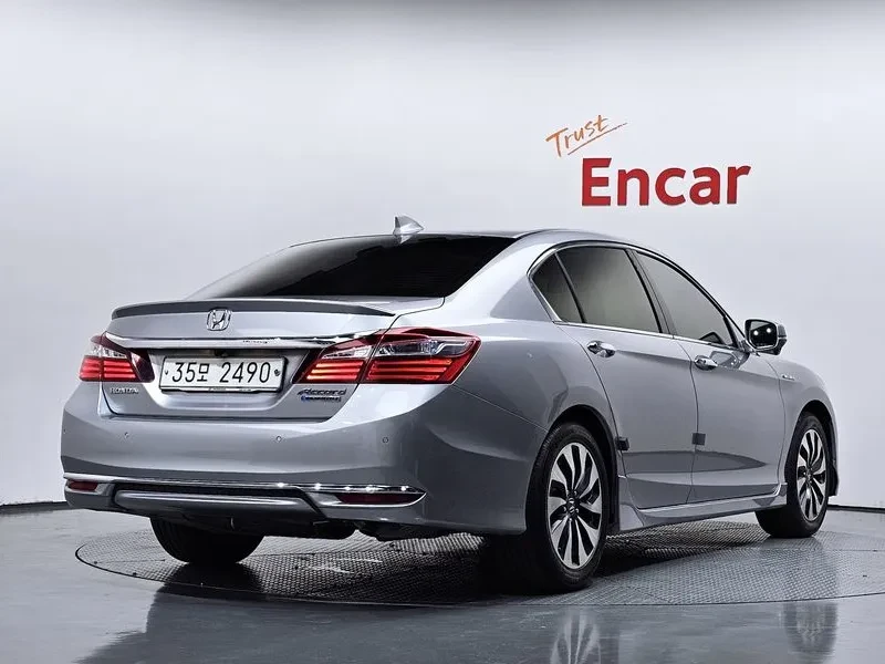 Honda Accord 2.0 Hybrid - САМО 30% АВАНС!, снимка 3 - Автомобили и джипове - 55936572