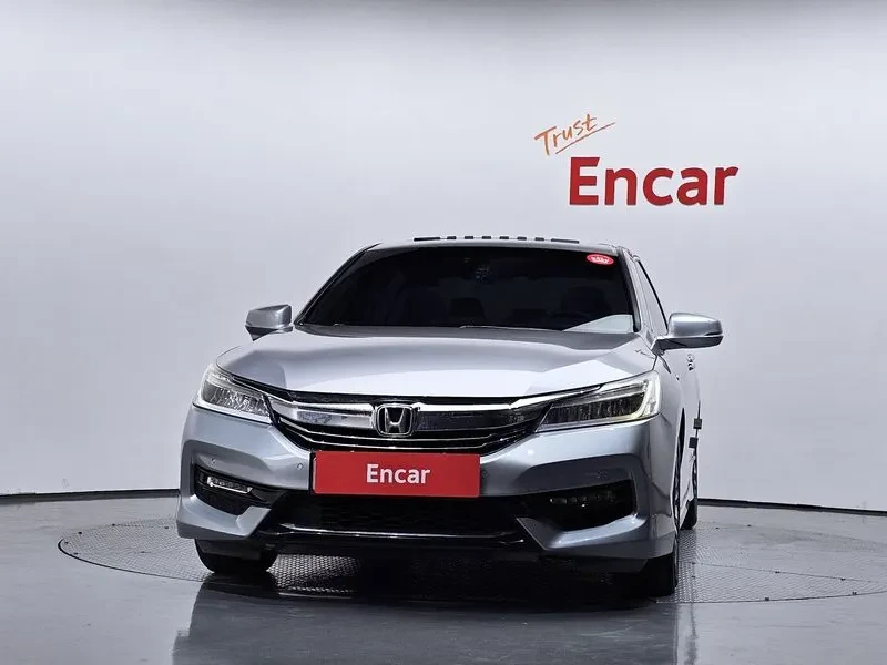 Honda Accord 2.0 Hybrid - САМО 30% АВАНС!, снимка 6 - Автомобили и джипове - 55936572