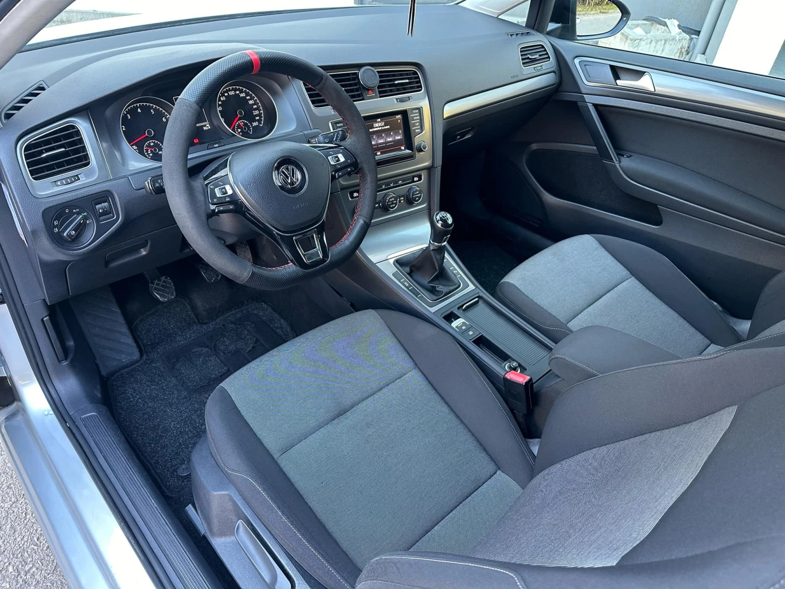 VW Golf 1.2TSI / GTI OPTIC / РЕГИСТРИРАН - изображение 9