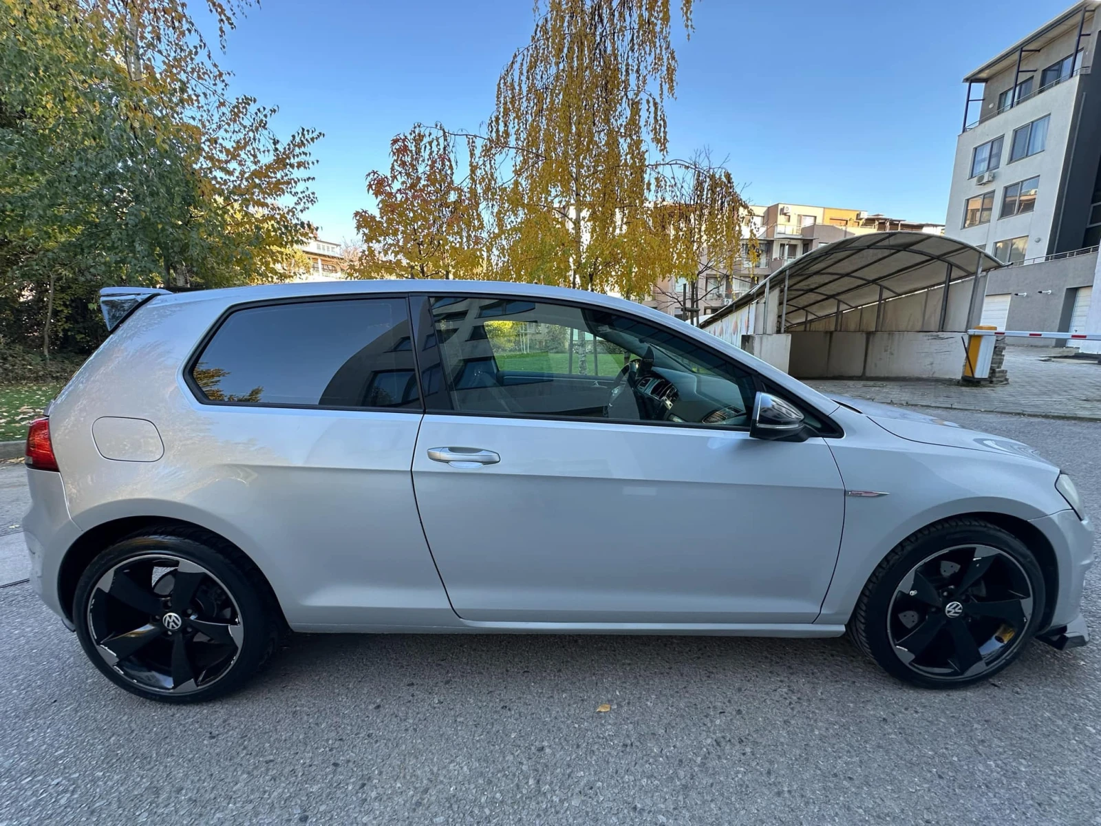 VW Golf 1.2TSI / GTI OPTIC / РЕГИСТРИРАН - изображение 8