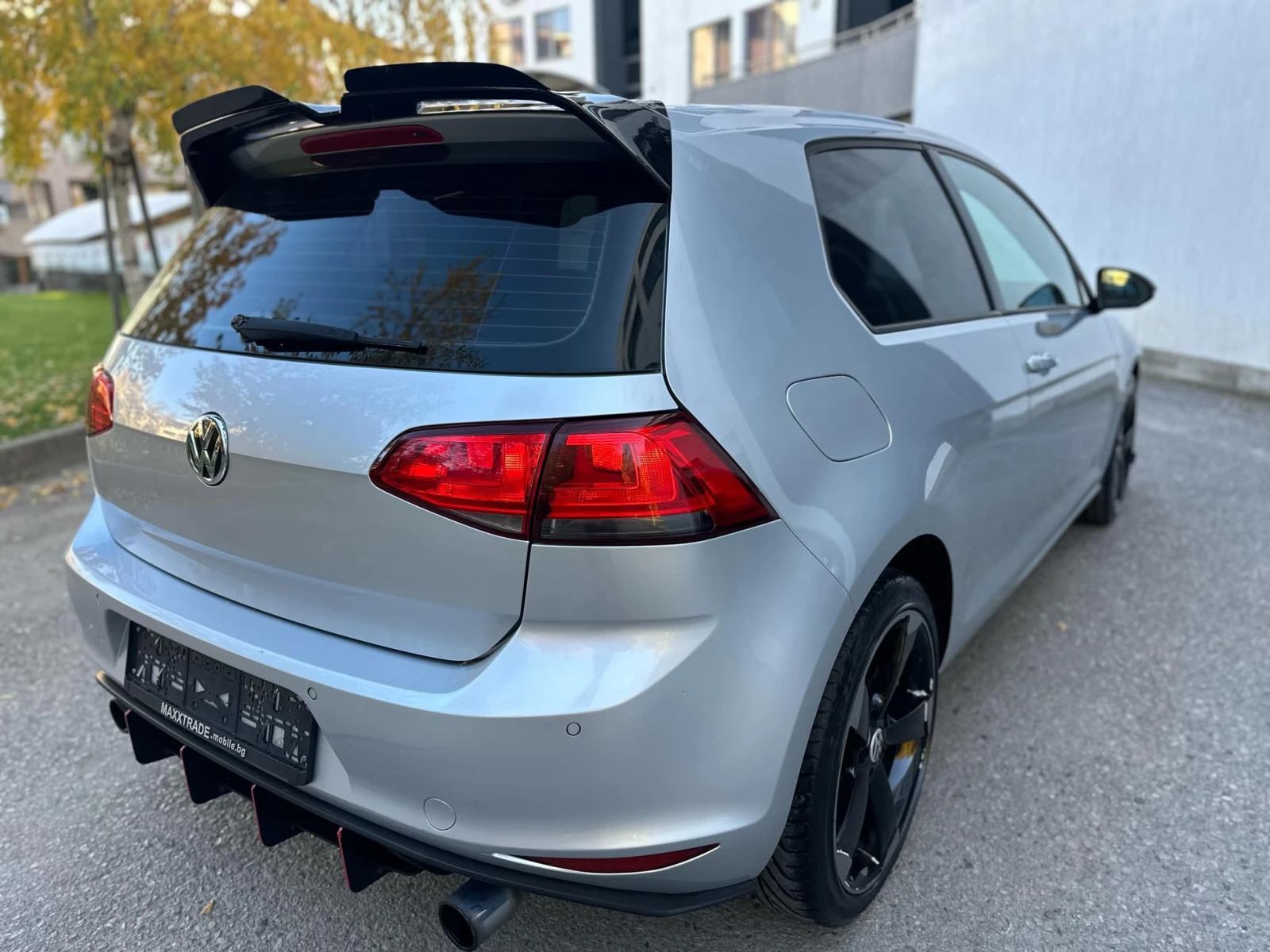 VW Golf 1.2TSI / GTI OPTIC / РЕГИСТРИРАН - изображение 7