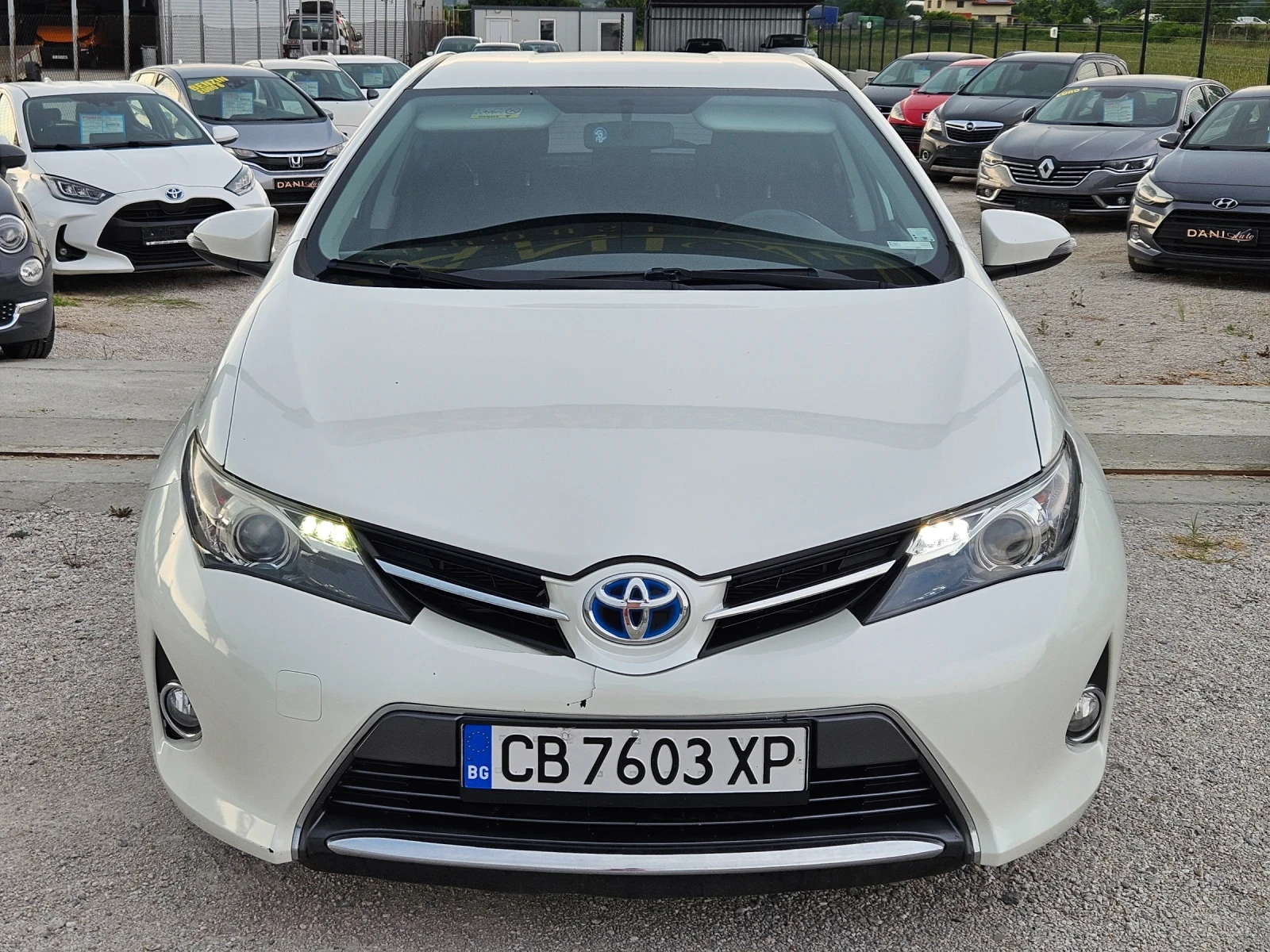 Toyota Auris 1.8Hybrid Avtomat  - изображение 3