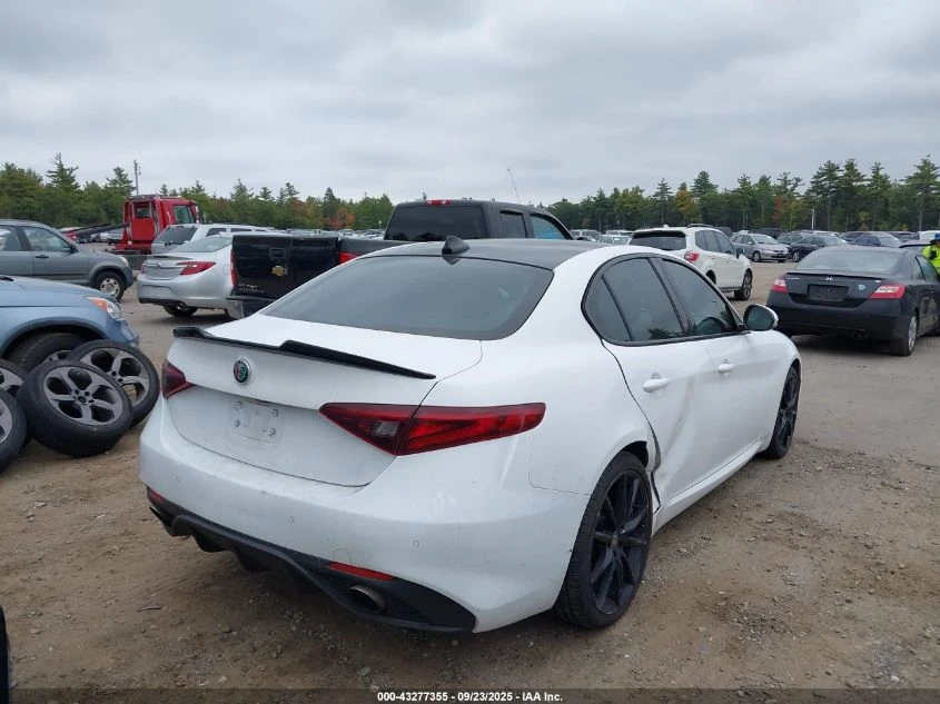Alfa Romeo Giulia 2018 ALFA ROMEO GIULIA AWD - изображение 9