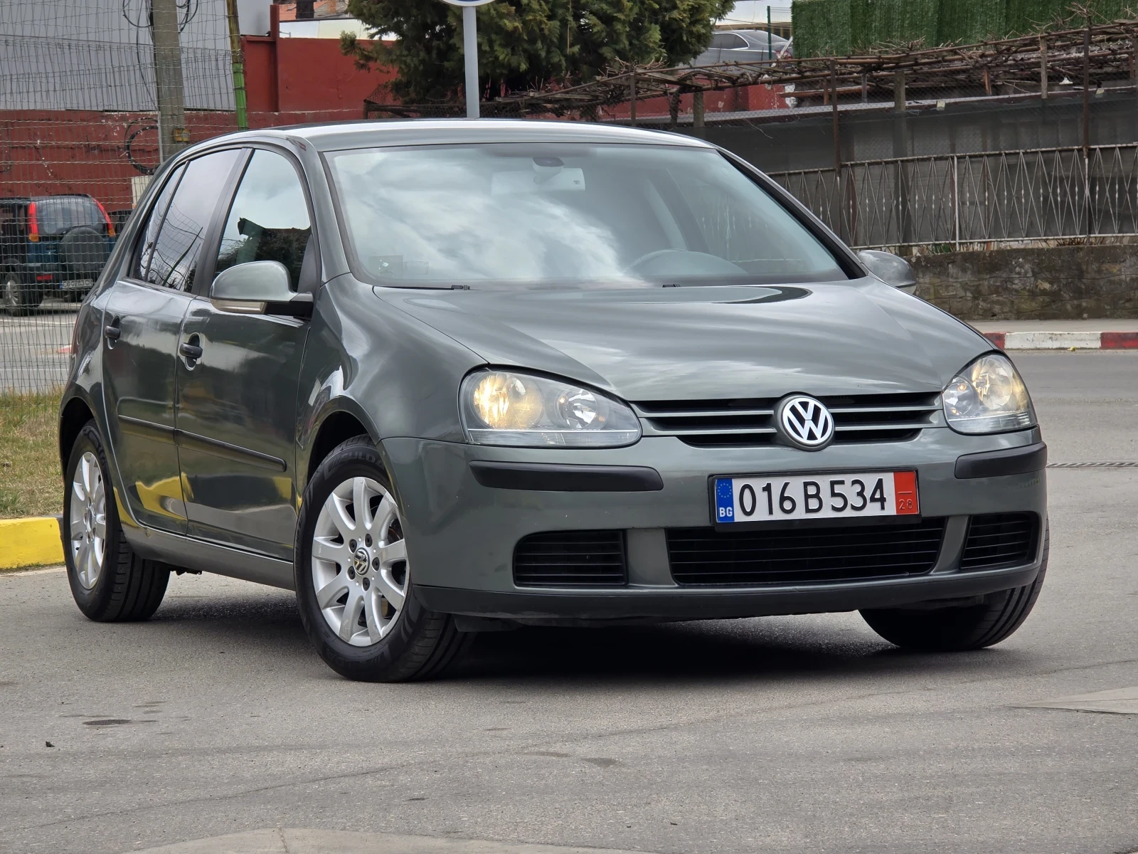 VW Golf Топ състояние лизинг, снимка 2 - Автомобили и джипове - 53938261